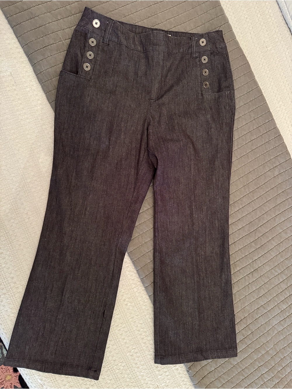 Dark Gray Women's Button-Detail Cropped Pants